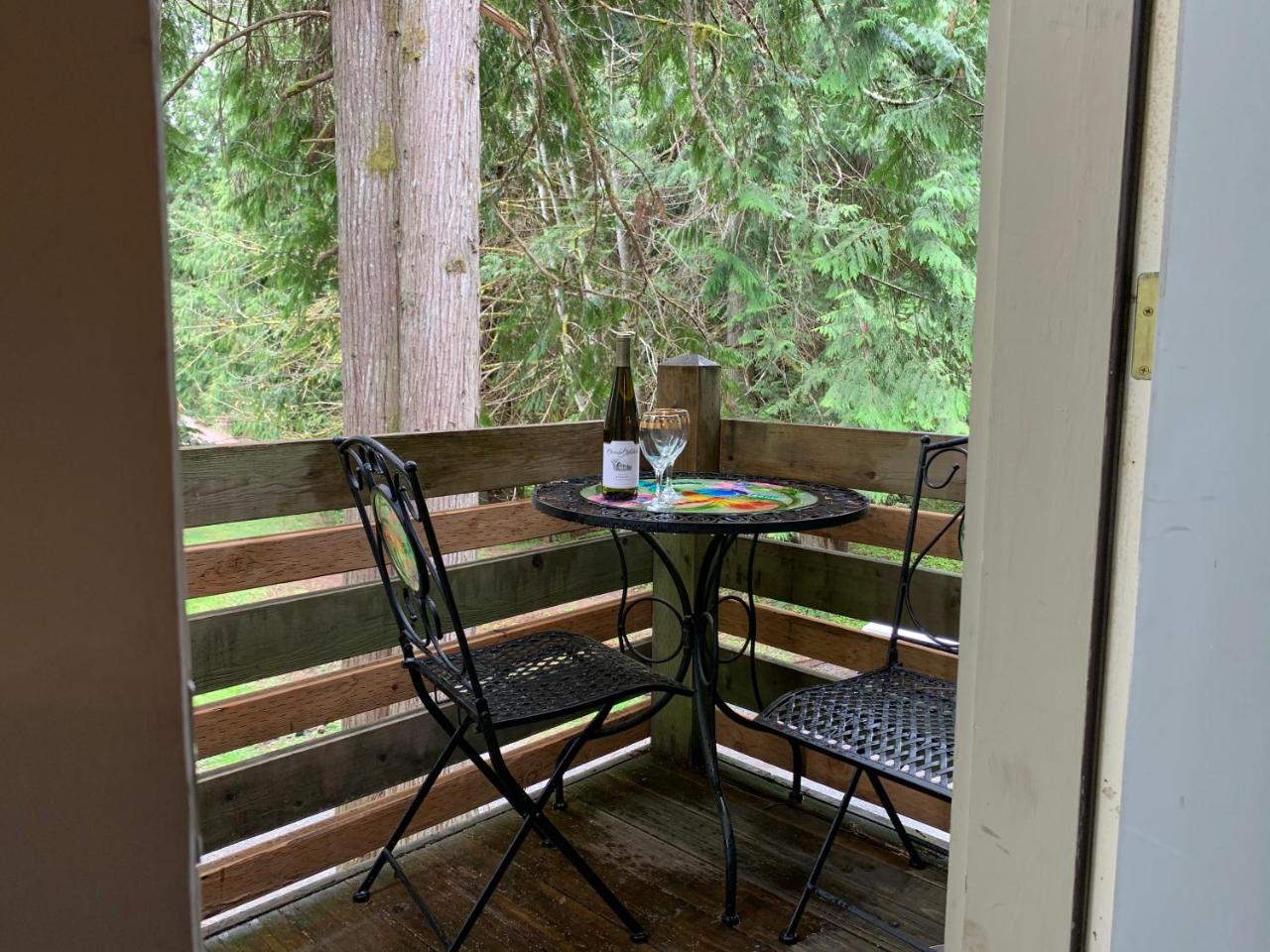 Mountain Meadows Inn & Chalet Suites - 2