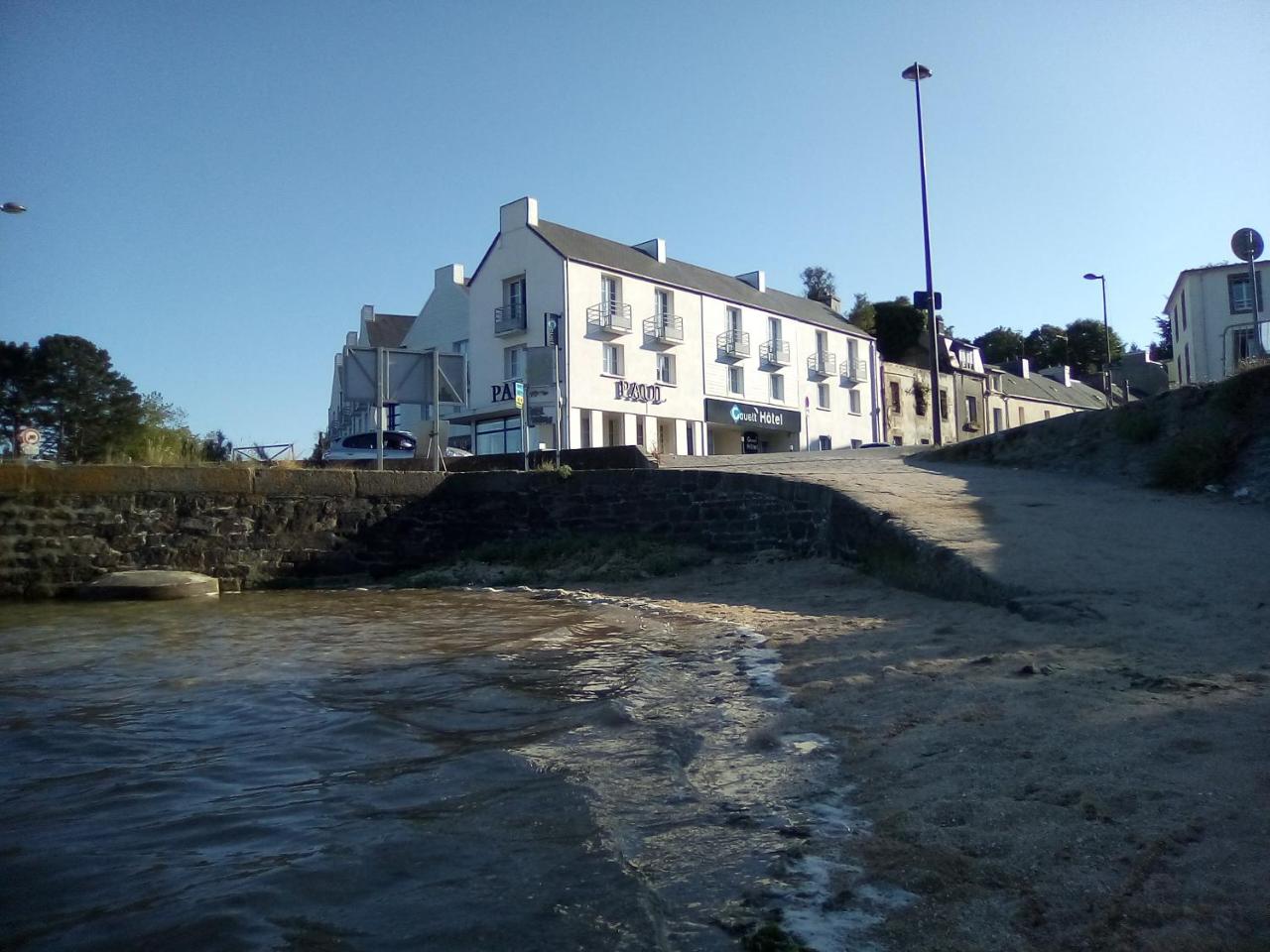 Couett'Hôtel Brest Port de plaisance, Les pieds dans l'eau