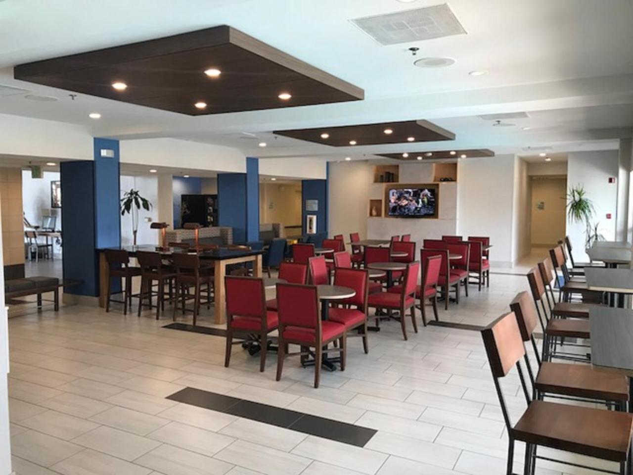 Photo - Holiday Inn Express & Suites Tracy by IHG