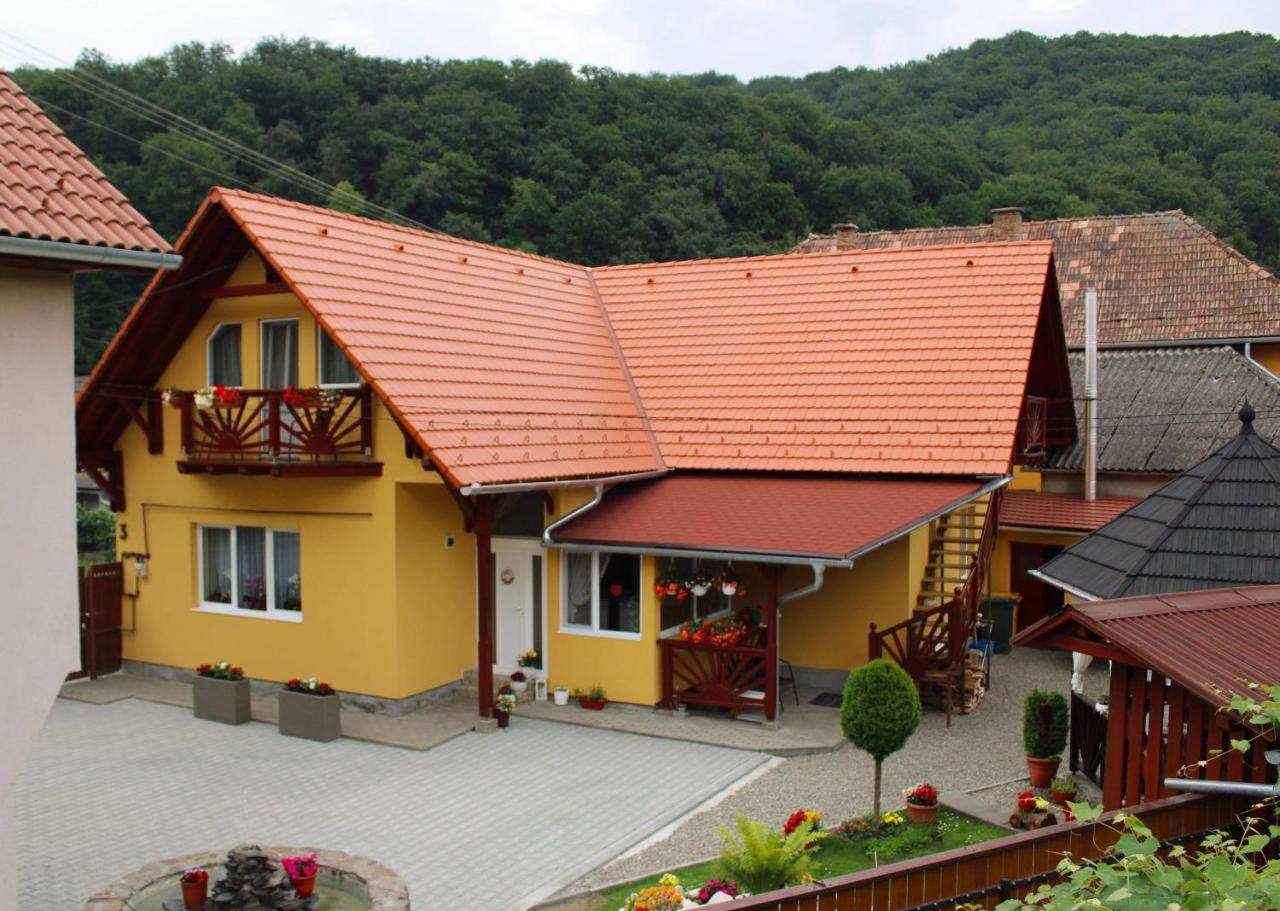 Napsugár Vendégház photo 3