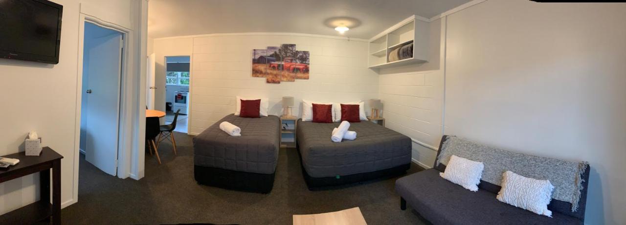 Racecourse Motel photo 2