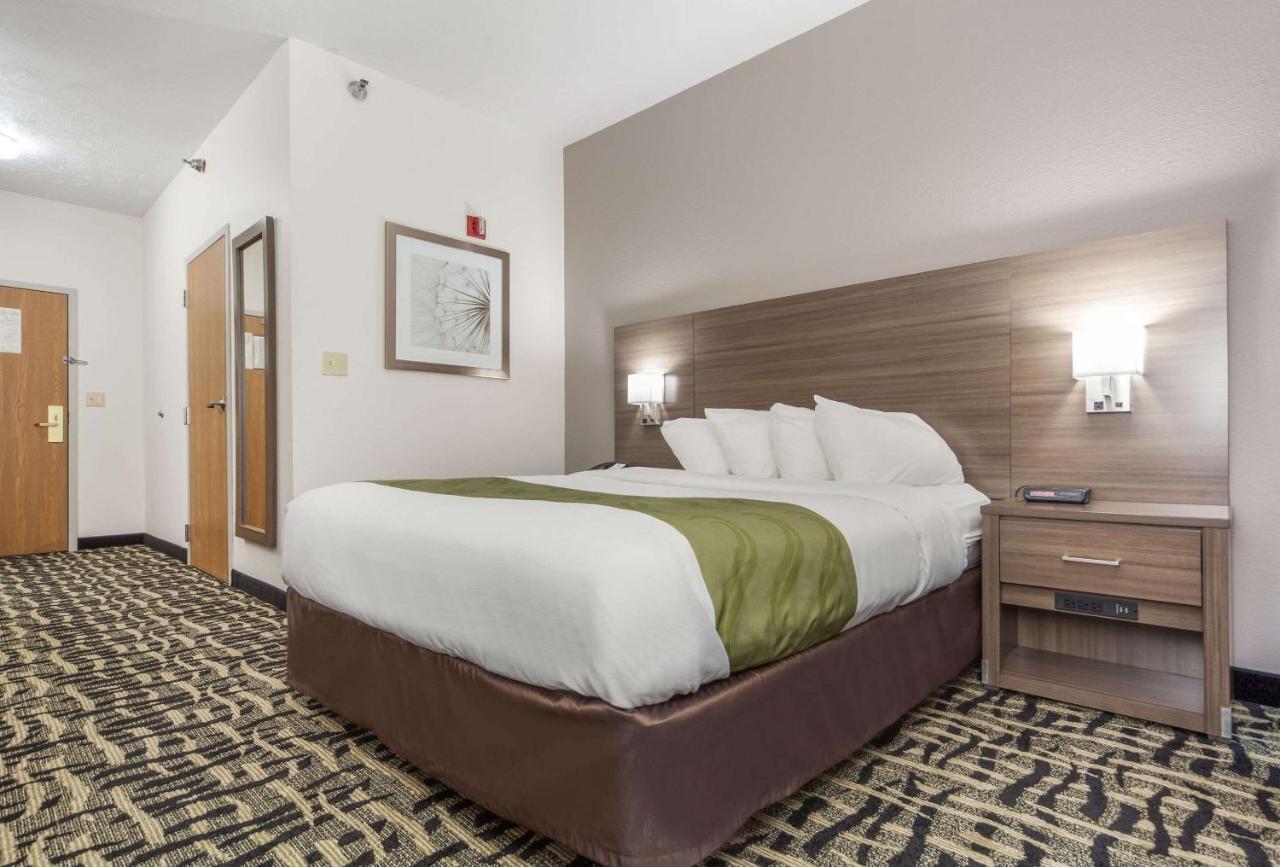 Quality Inn & Suites Omaha Chalco photo 3