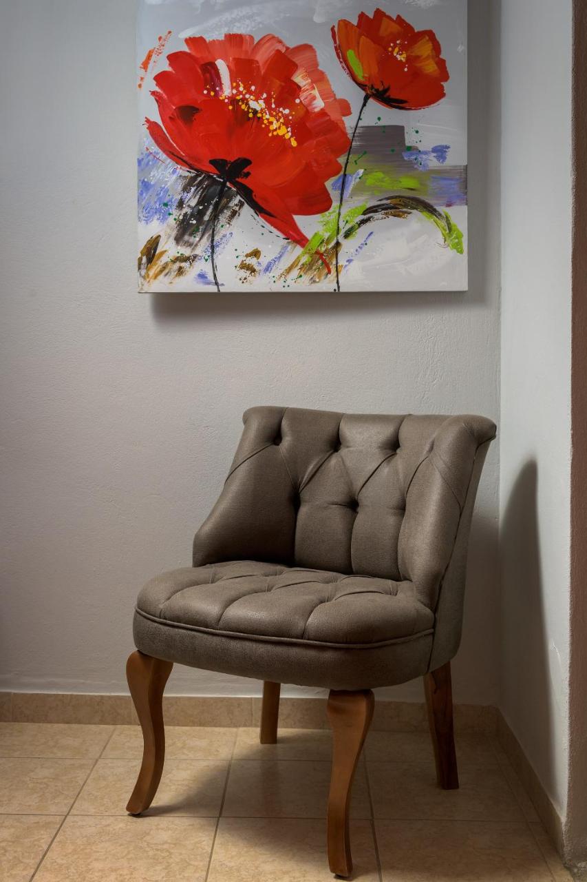Grace Hotel & Studios photo 3