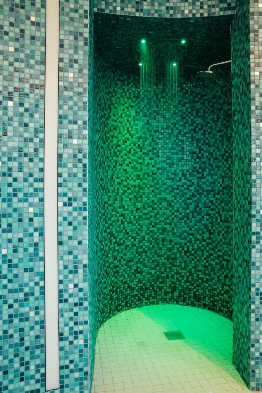 Westport Plaza Hotel, Spa & Leisure