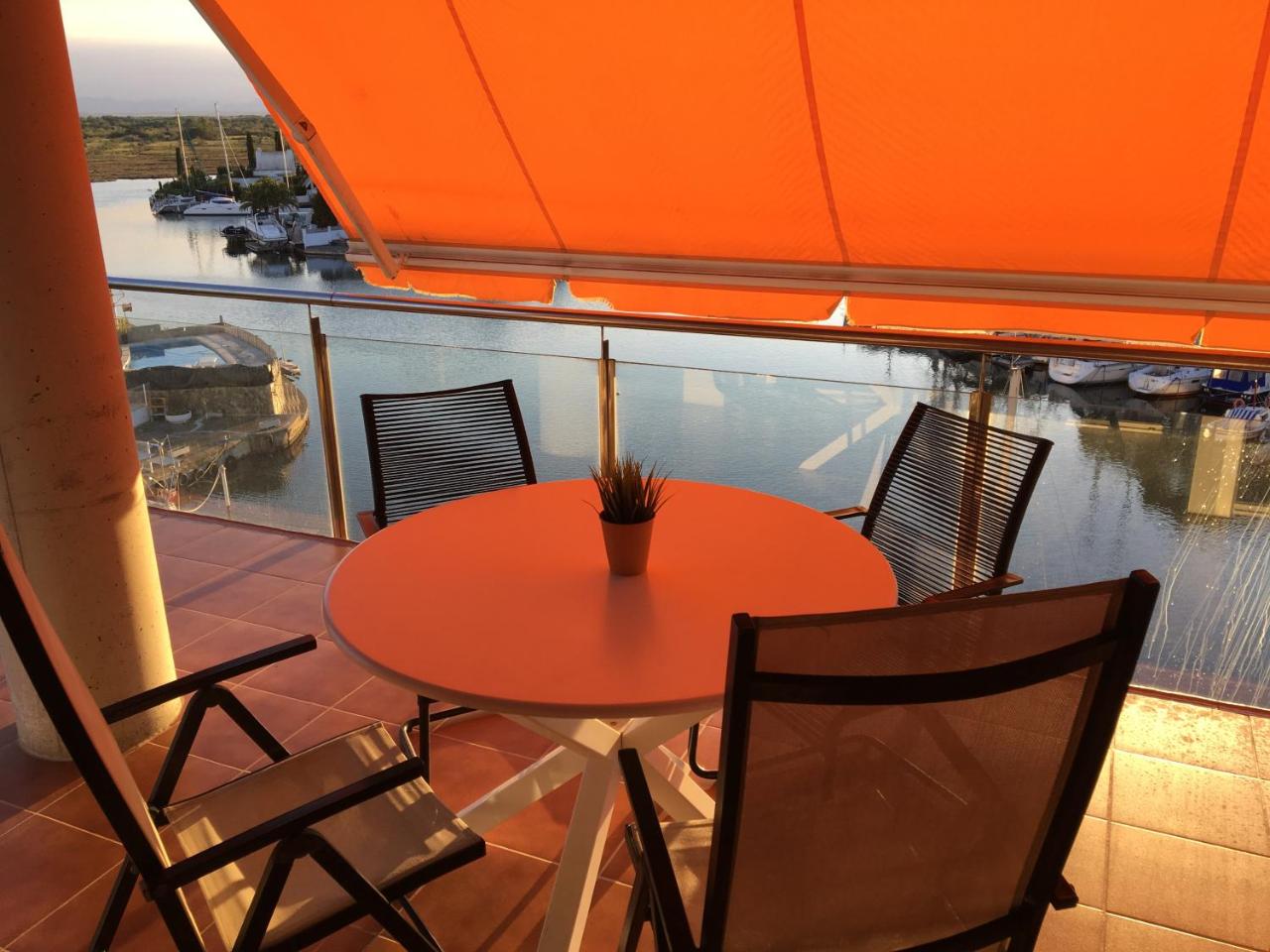 Vue Panoramique sur la Mediterrannée, appartement sur canal & proche plage - 3