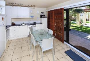 Photo - Onetangi Beach Apartments