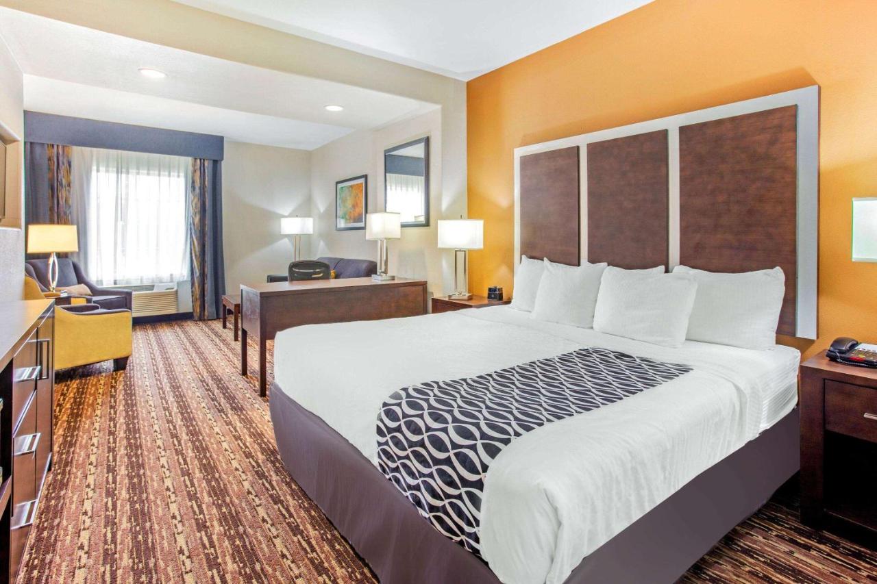 La Quinta Inn & Suites by Wyndham Gonzales TX photo 3