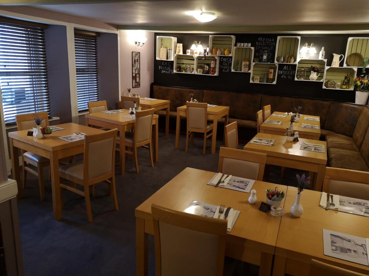 The Commercial Hotel - 3