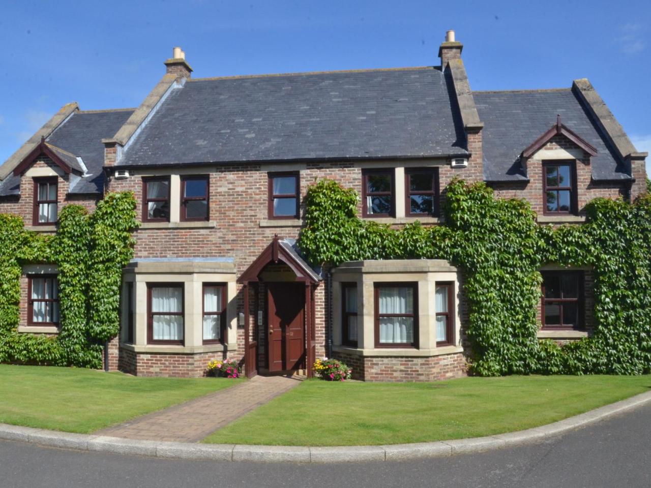 Plawsworth Hall Serviced Cottages and Apartments - 3