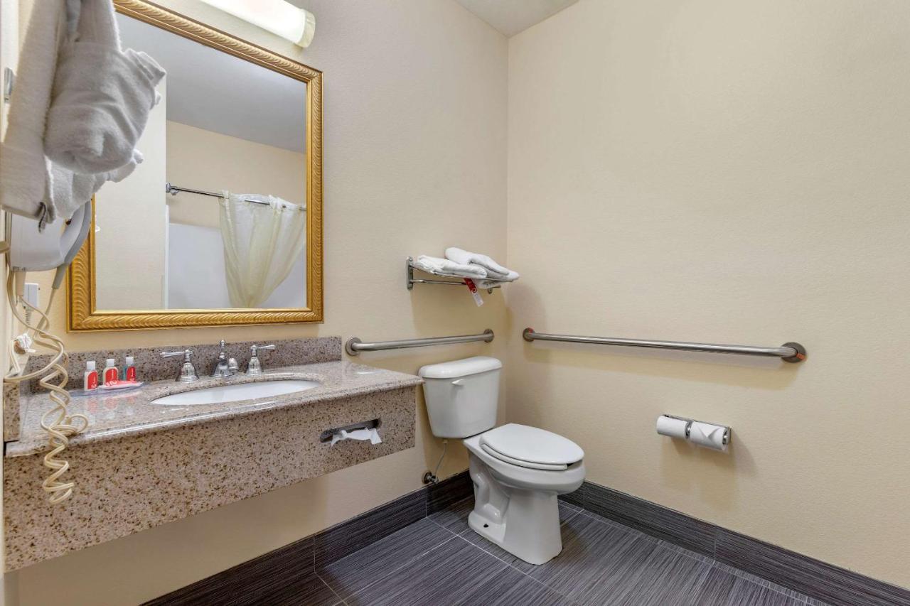 Econo Lodge Brunswick Travel Center photo 4