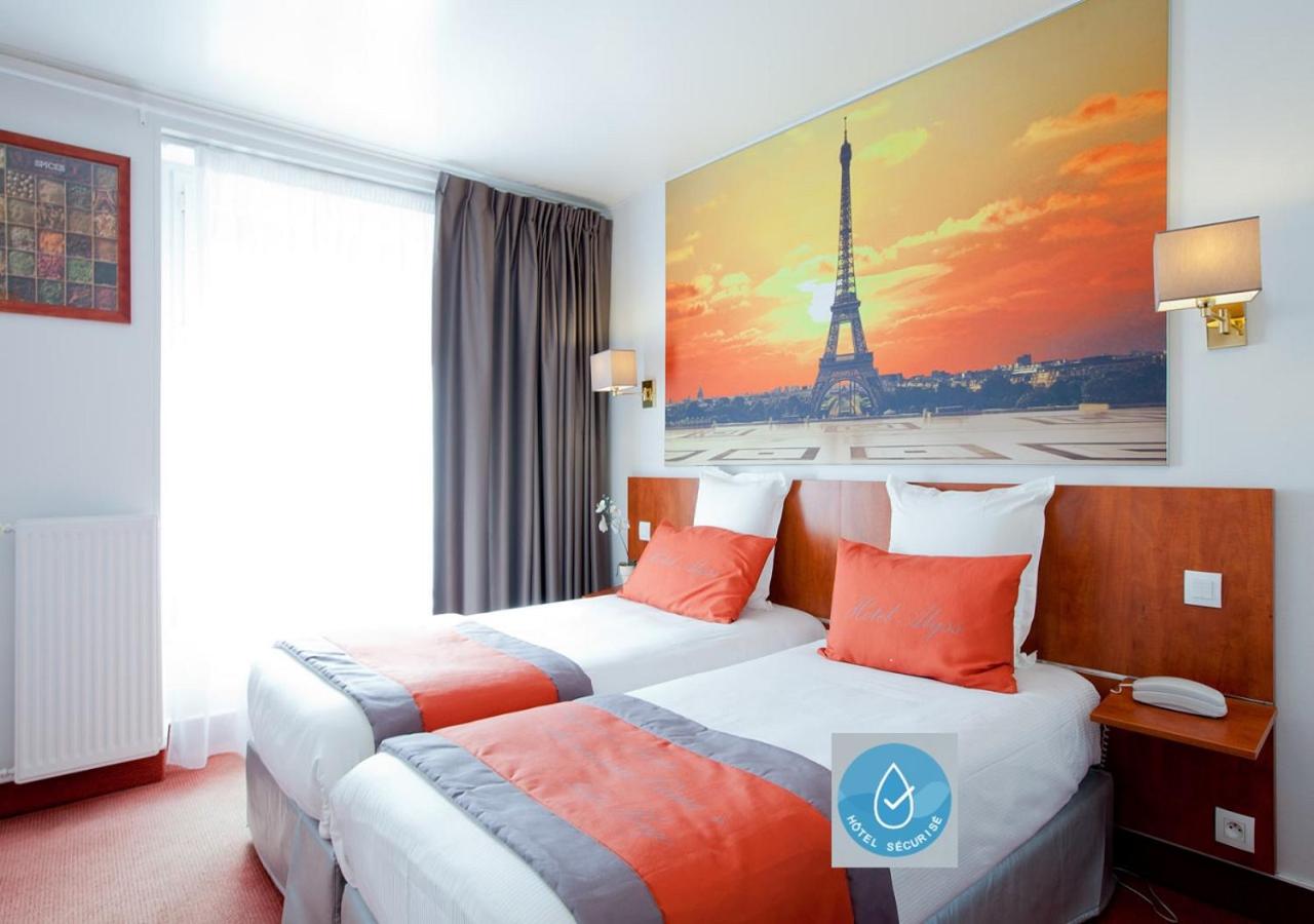 Alyss Saphir Cambronne Eiffel photo 2