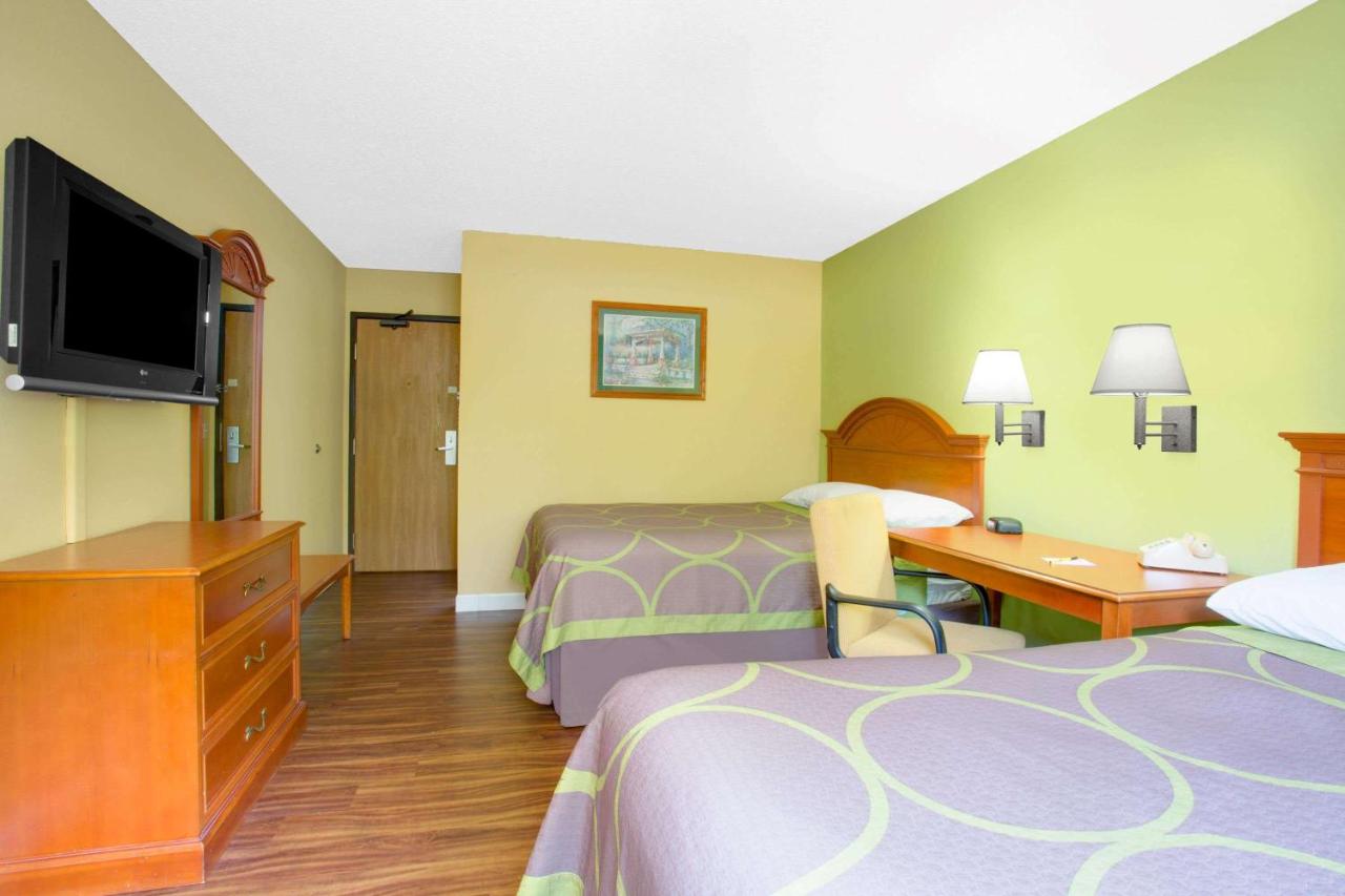 Super-8-Gainesville-I-75-Hospital-University-Area photo 2