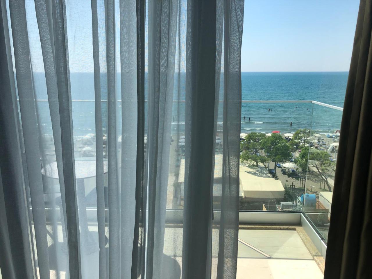Hotel Triumf Shengjin photo 4