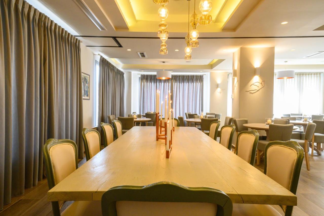 Emerald suites photo 2