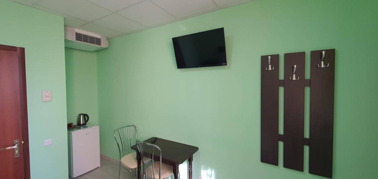 Luxor Inn & Suites photo 2