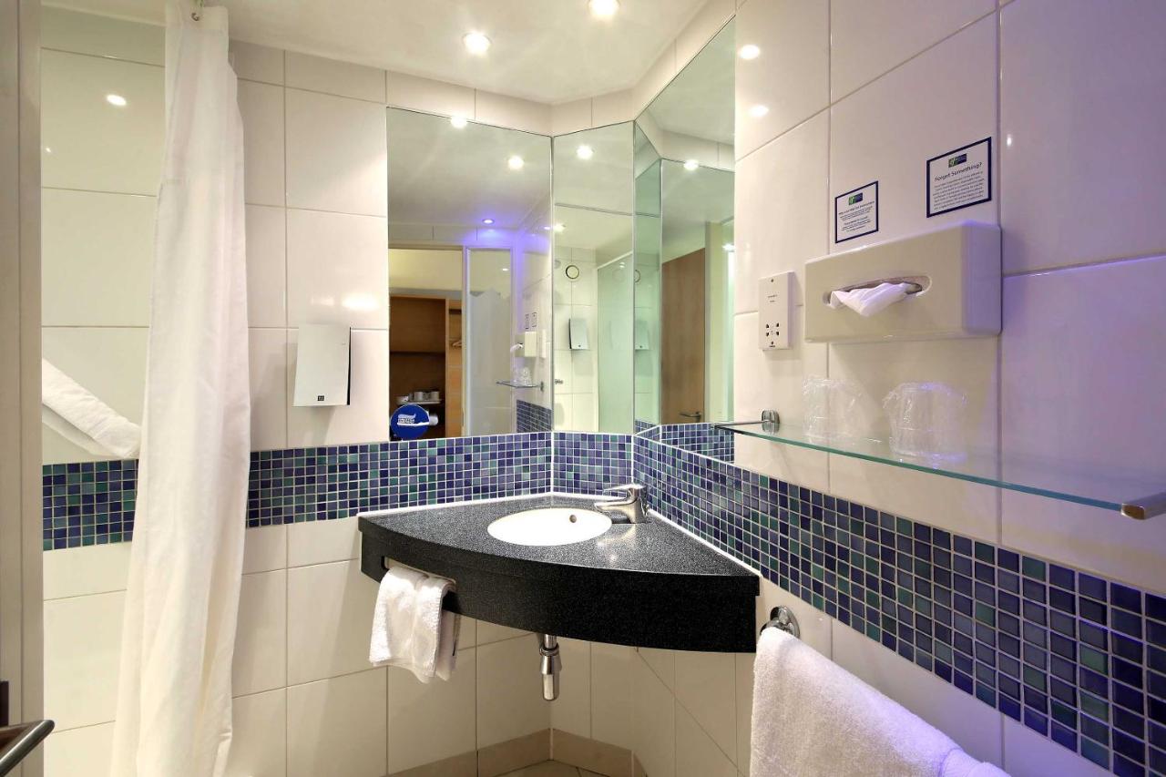 Foto - Holiday Inn Express London - Newbury Park, an IHG Hotel