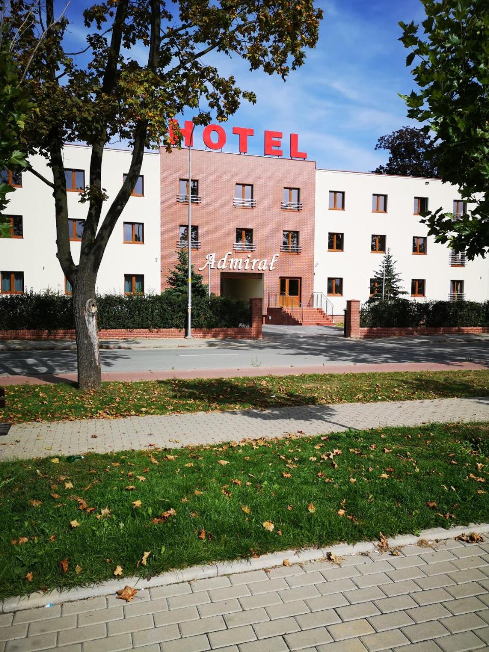 Hotel i Restauracja Admirał photo 2