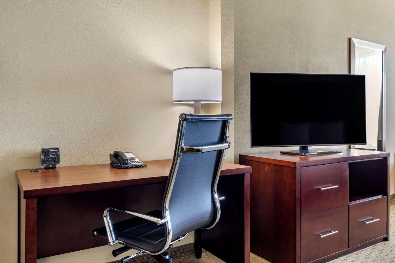 Comfort Suites Waco Near University Area photo 2