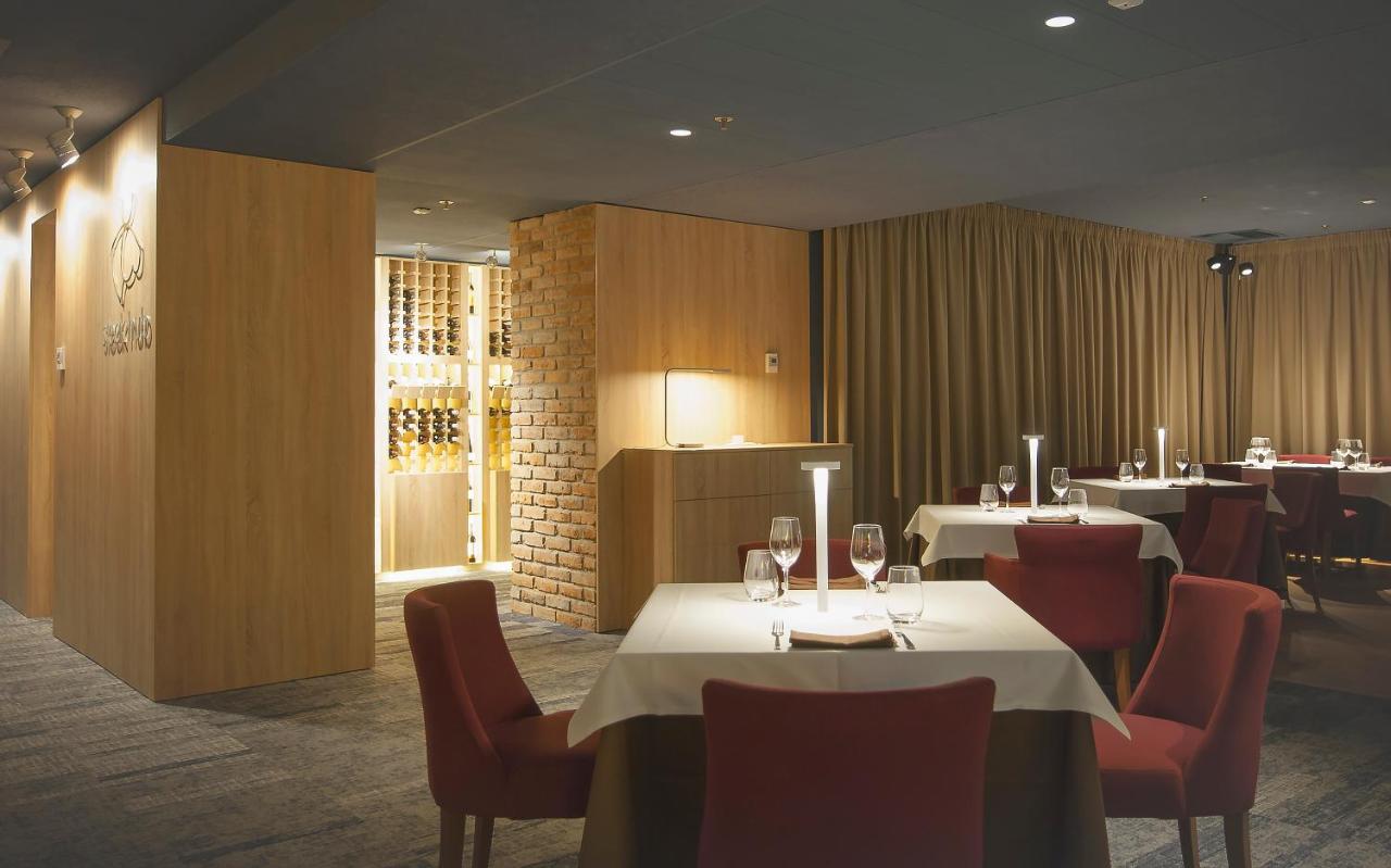 Ramada by Wyndham Oradea photo 2