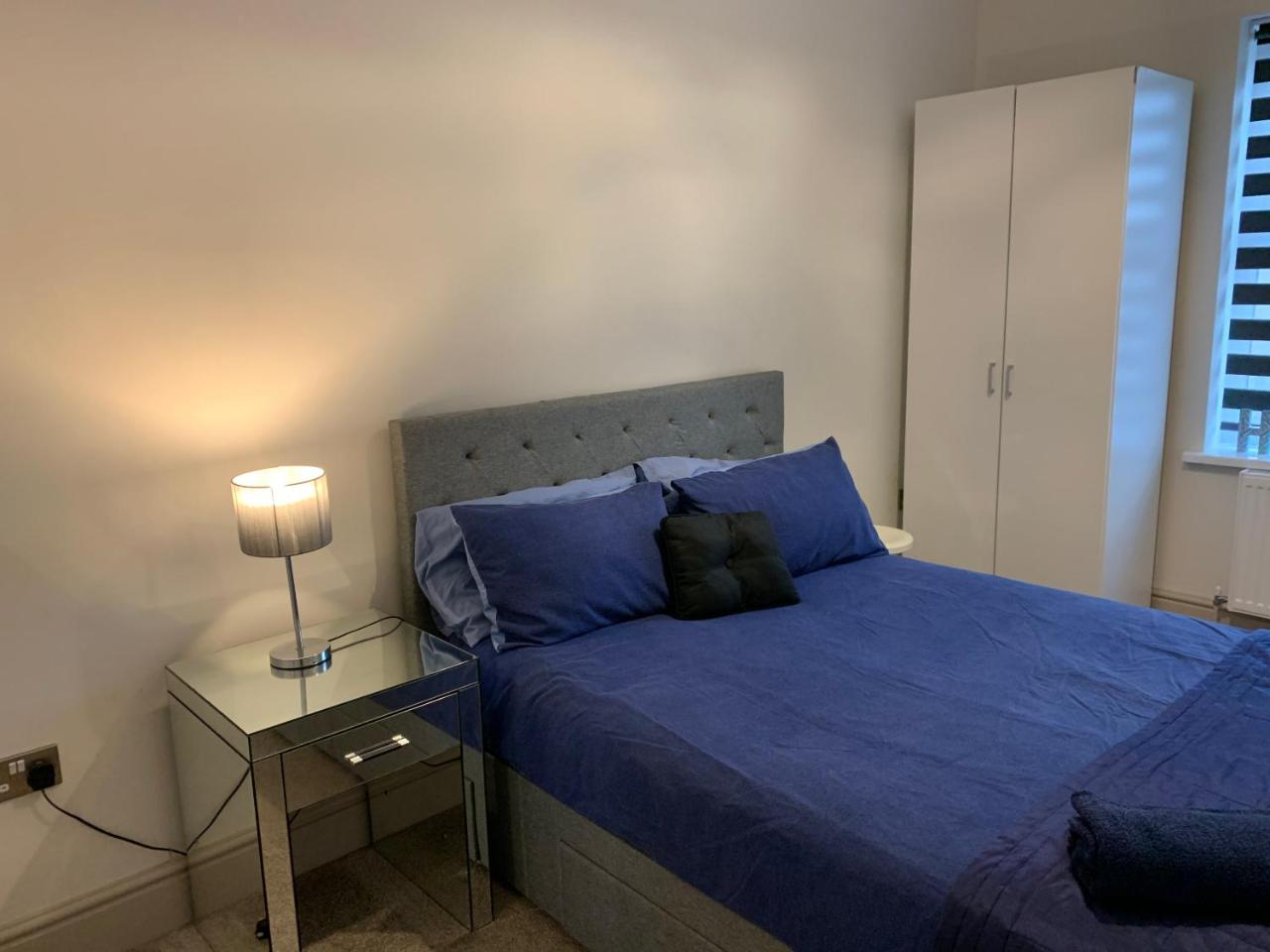 Margate Stylish 2 bedroom Apartment - 3