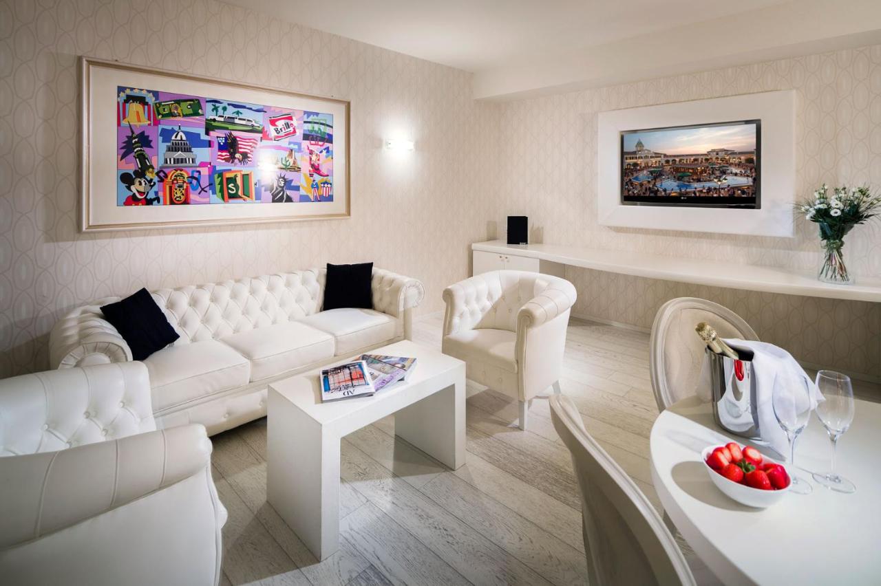 Base Hotel photo 2