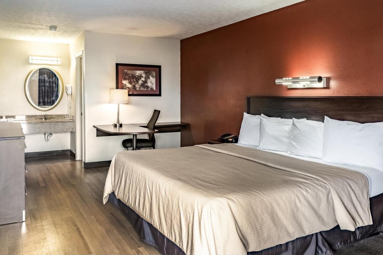 Red Roof Inn Columbus - Taylorsville/ Edinburgh photo 2