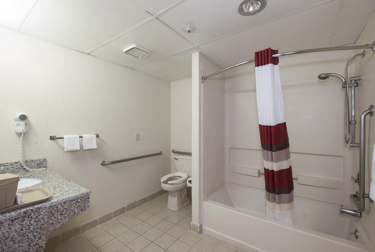 Red Roof Inn Hartford - Vernon photo 4