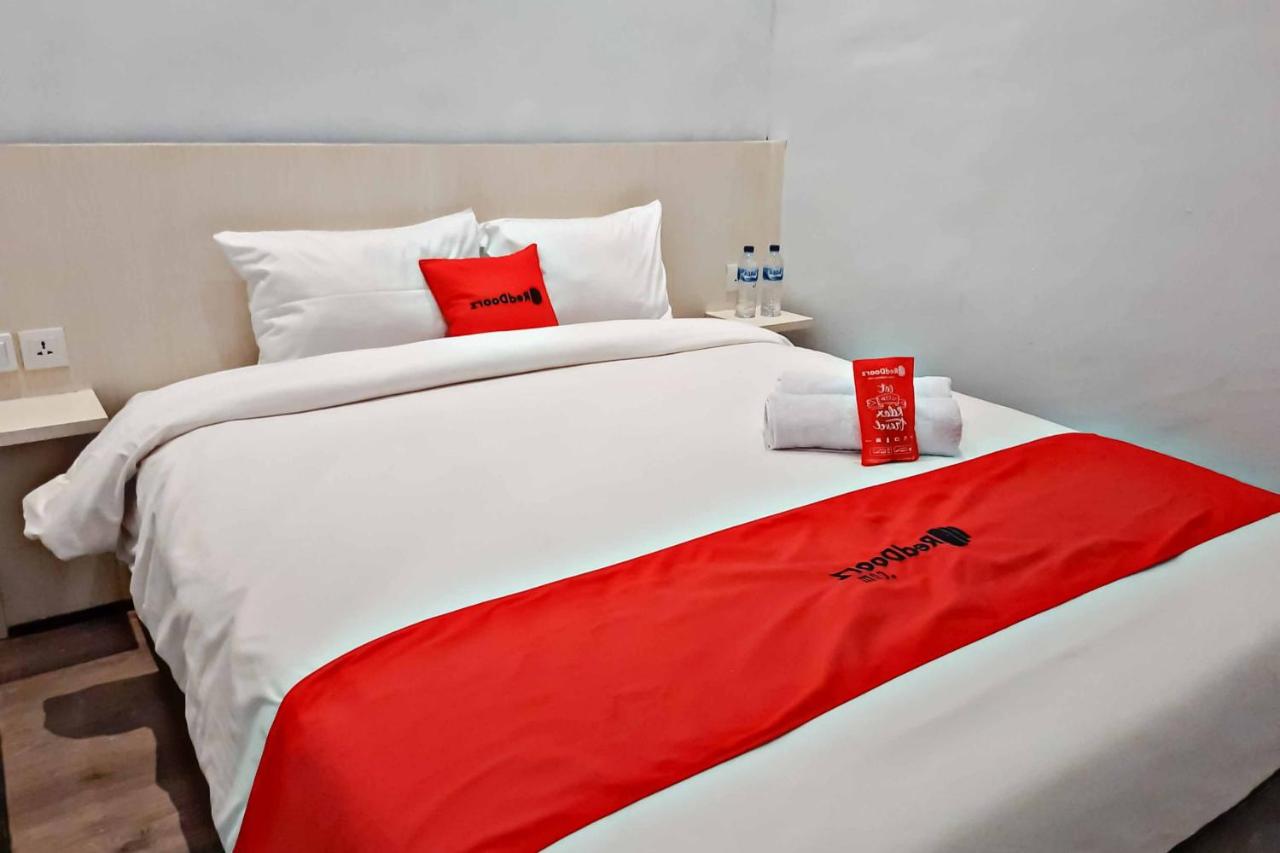 Foto - RedDoorz @ CBD Polonia Medan