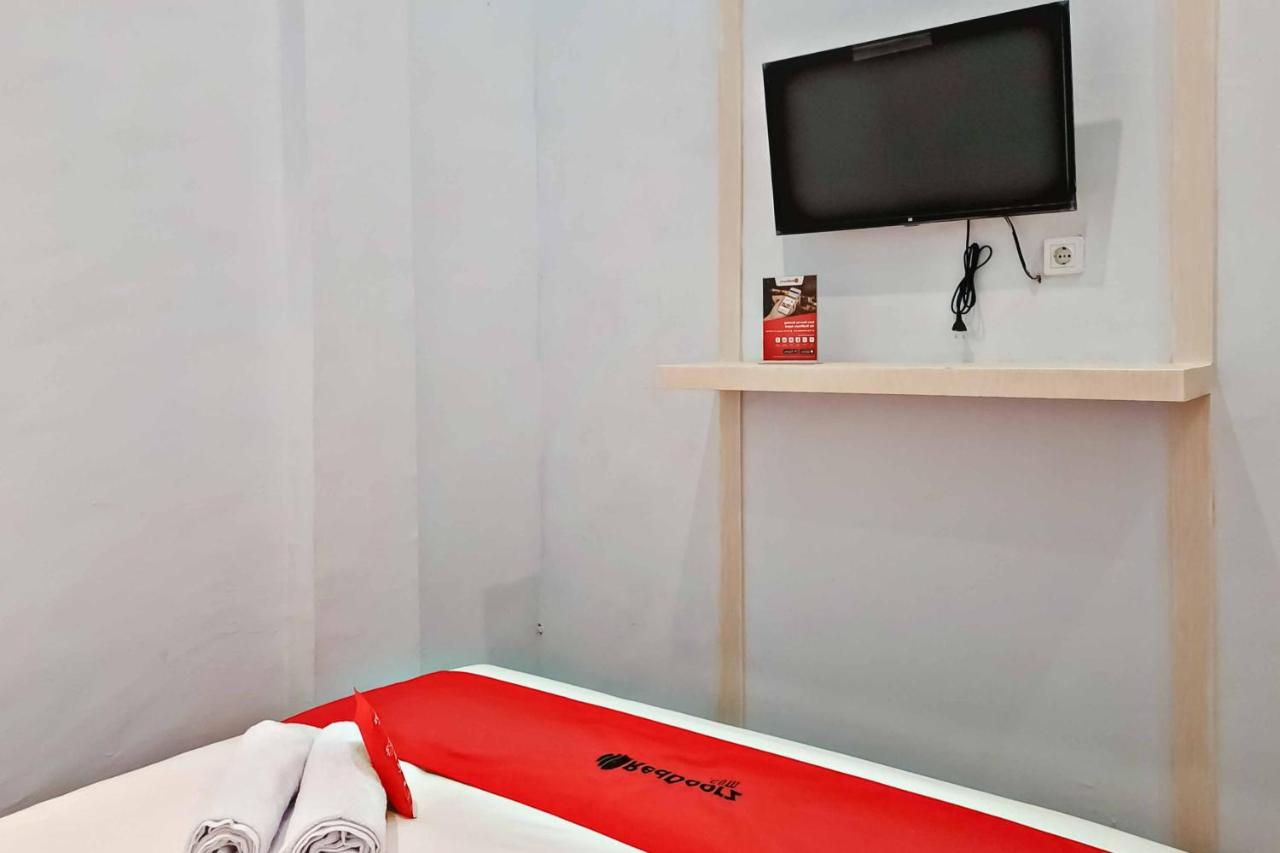 Foto - RedDoorz @ CBD Polonia Medan