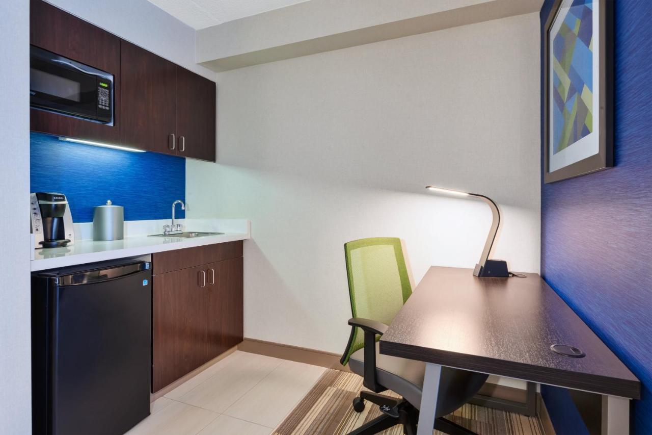 Holiday Inn Express & Suites Blacksburg - University Area by IHG photo 4
