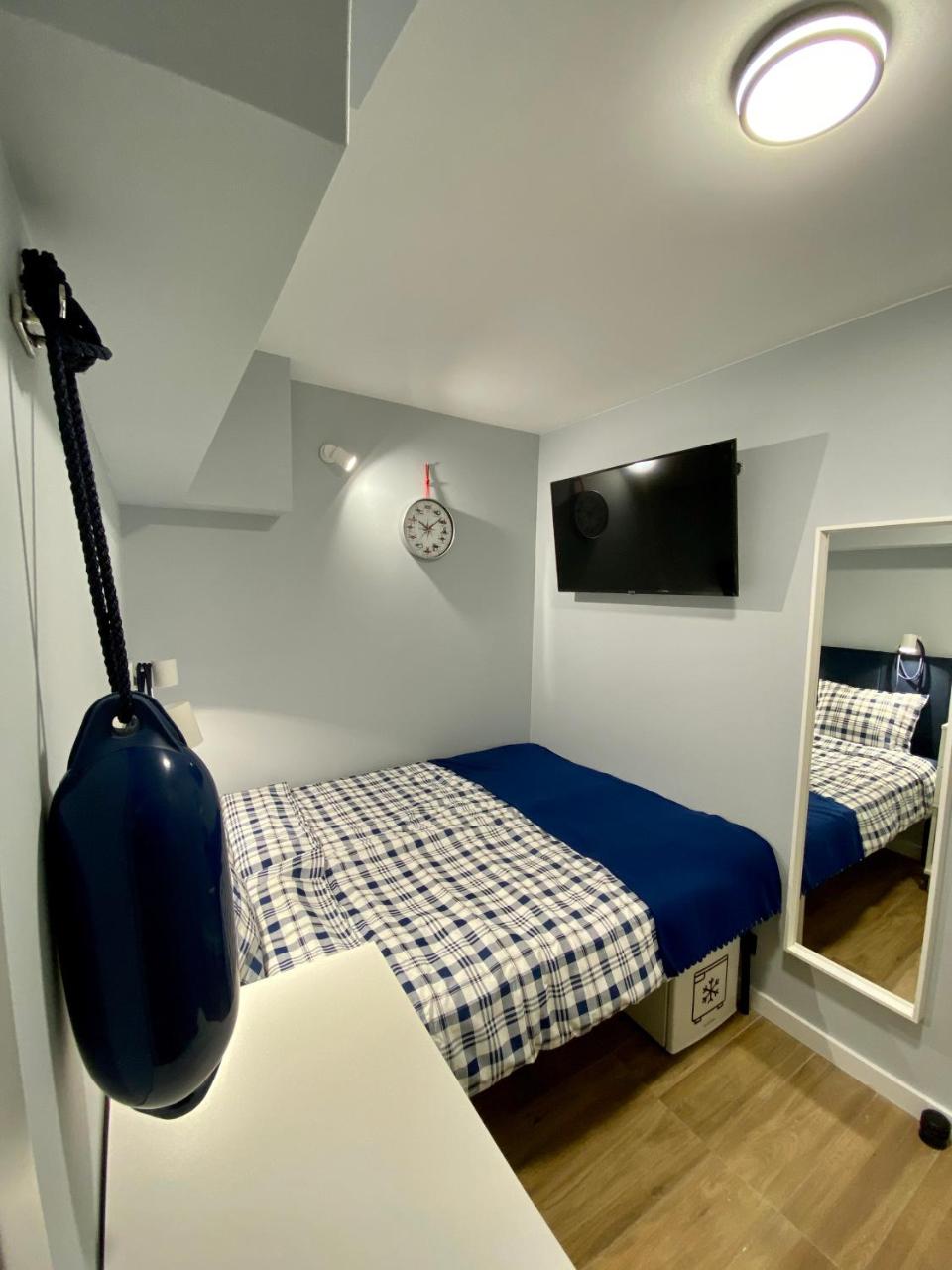 Thruster - Rooms, Kitchen, Chill-Out Zone-Netflix, Lobby-Netflix photo 3