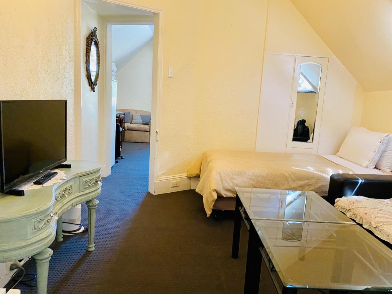 The Mews Motel photo 2