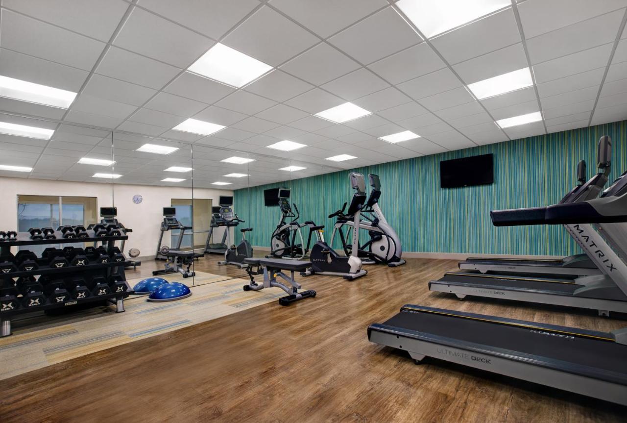 Photo - Holiday Inn Express & Suites - Milwaukee - Brookfield by IHG