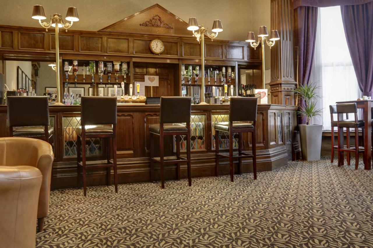 The Oaks Hotel - 4