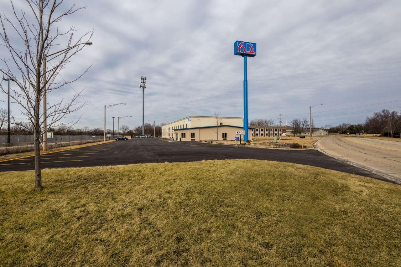 Motel 6 Peoria, IL