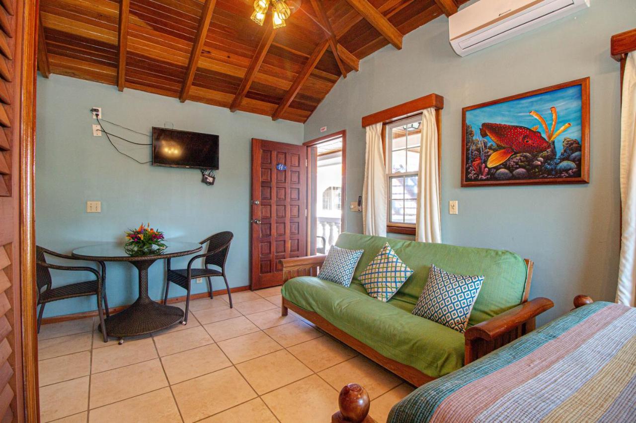 Blue Tang Inn - Beachfront Suites and Pool photo 3