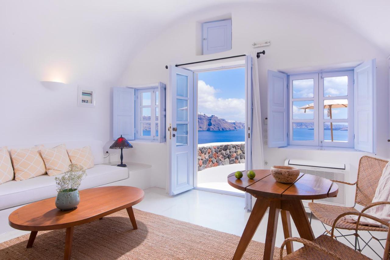 Pezoules of Oia photo 2