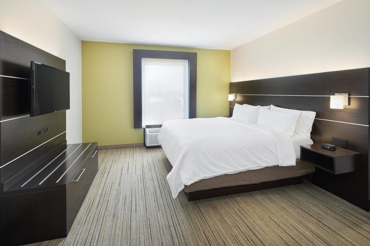 Photo - Holiday Inn Express Hotel & Suites Port Richey by IHG