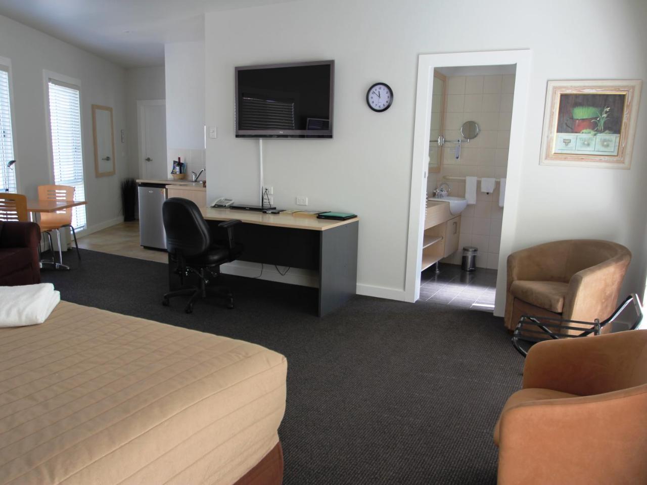 Aston Hill Motor Lodge photo 2
