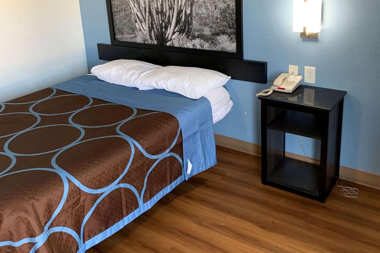 Photo - Super 8 by Wyndham Phoenix West