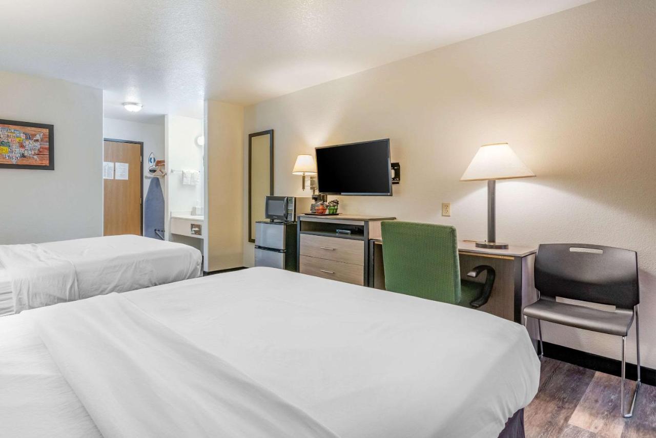 Econo Lodge Pueblo North photo 4