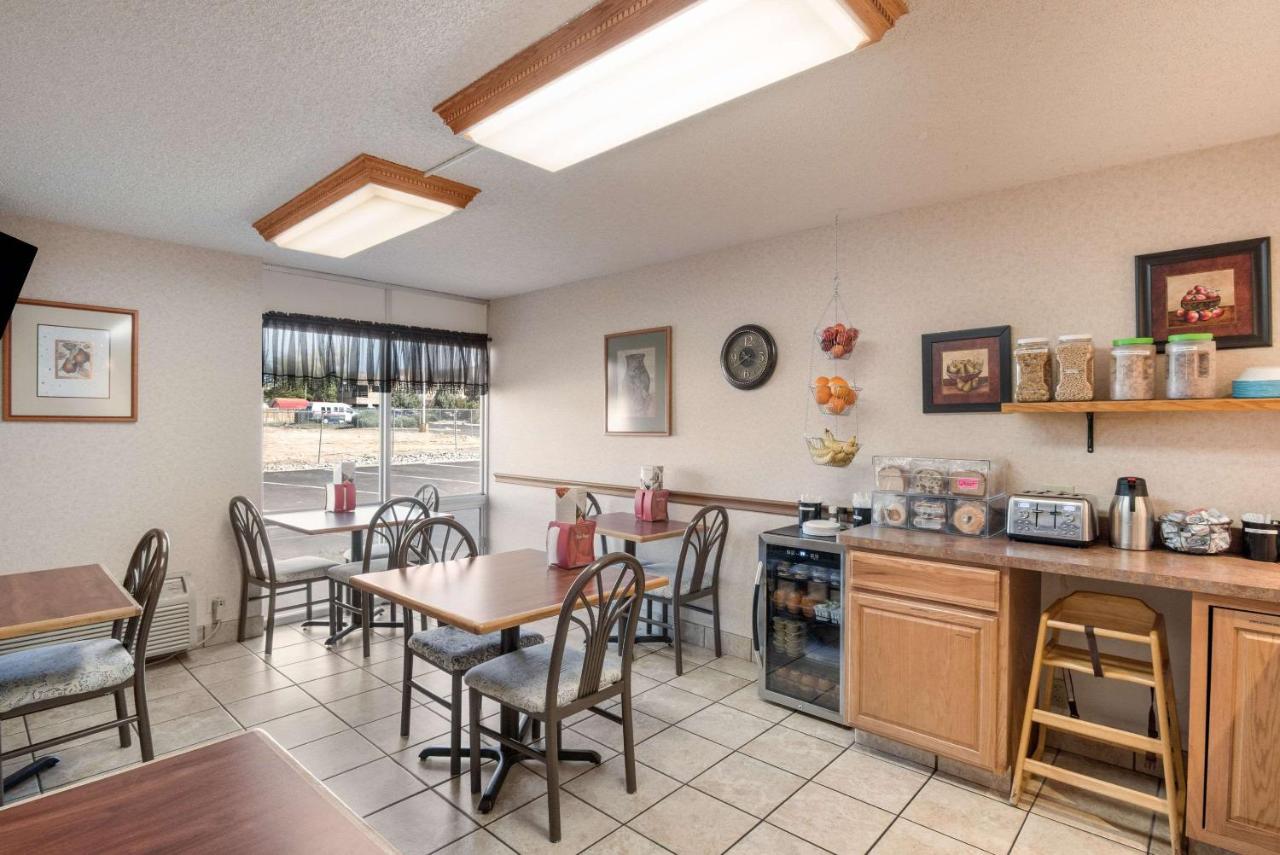 Econo Lodge Grand Junction North photo 4