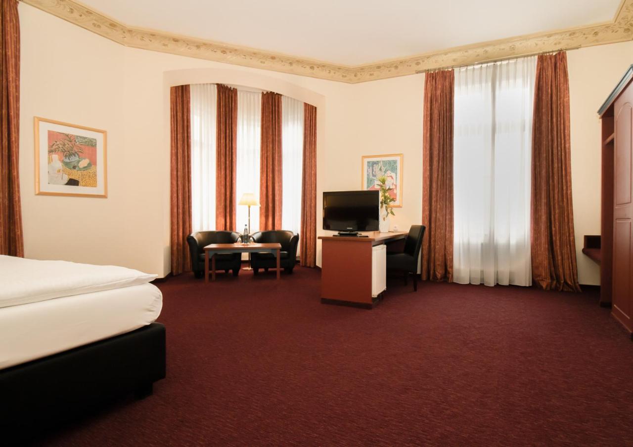 Hotel Am Goldenen Strauss photo 2