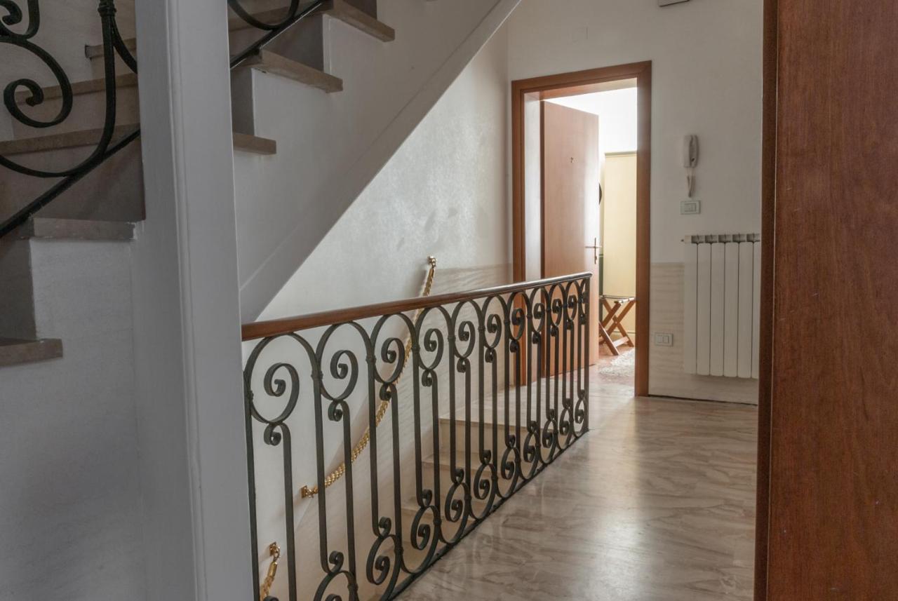 Ca' San Trovaso - 6 Rooms photo 3