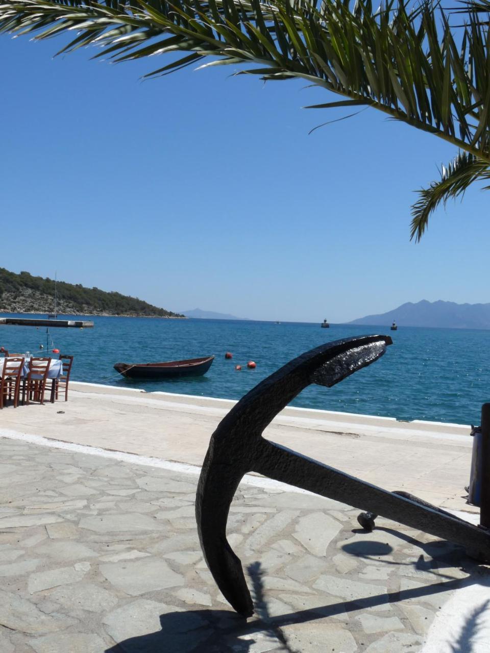 Saronis Hotel