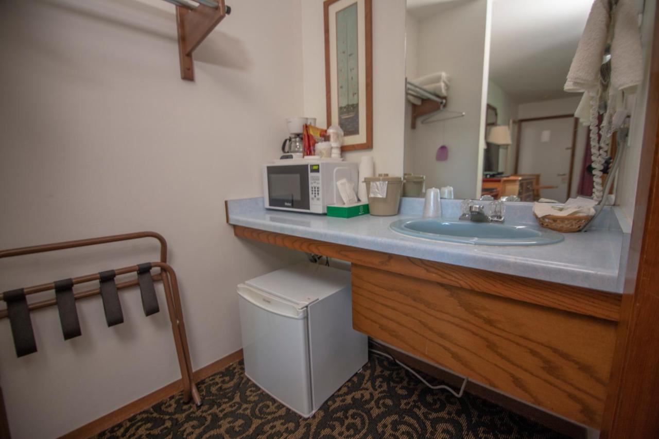 Coachlite Inn photo 2
