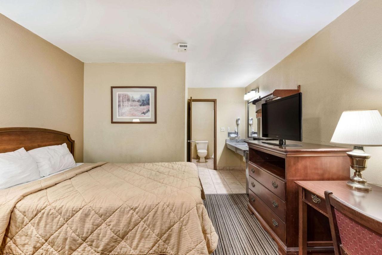 Rodeway Inn Columbus West photo 4