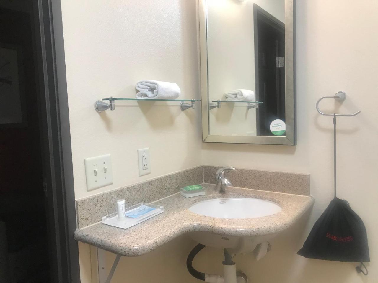 Photo - Holiday Inn Oceanside Marina Camp Pendleton by IHG