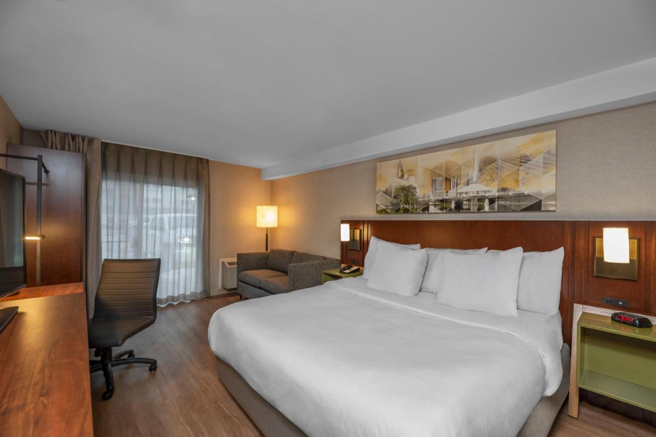 Comfort Inn Airport photo 2