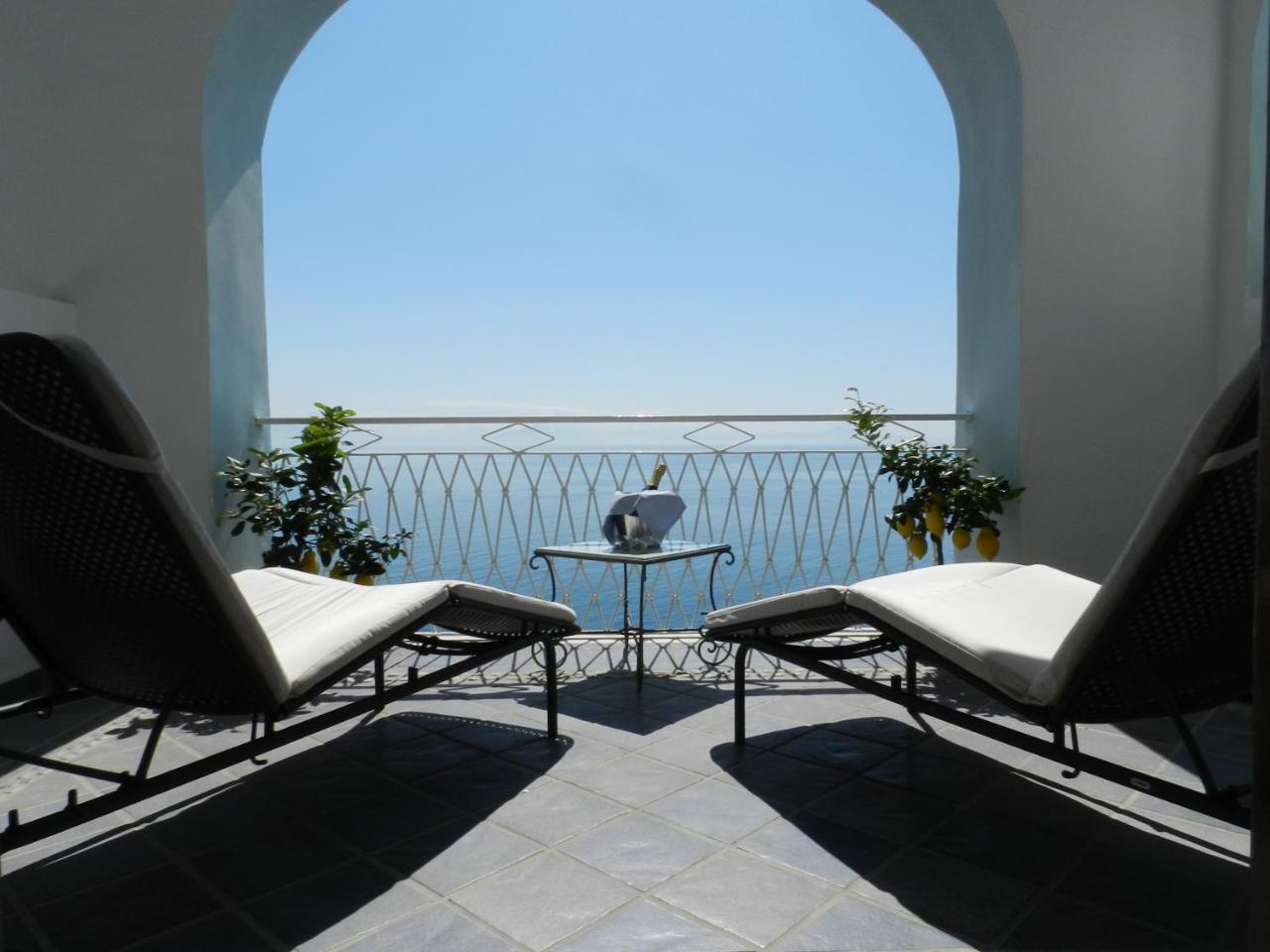 Hotel Holiday photo 2